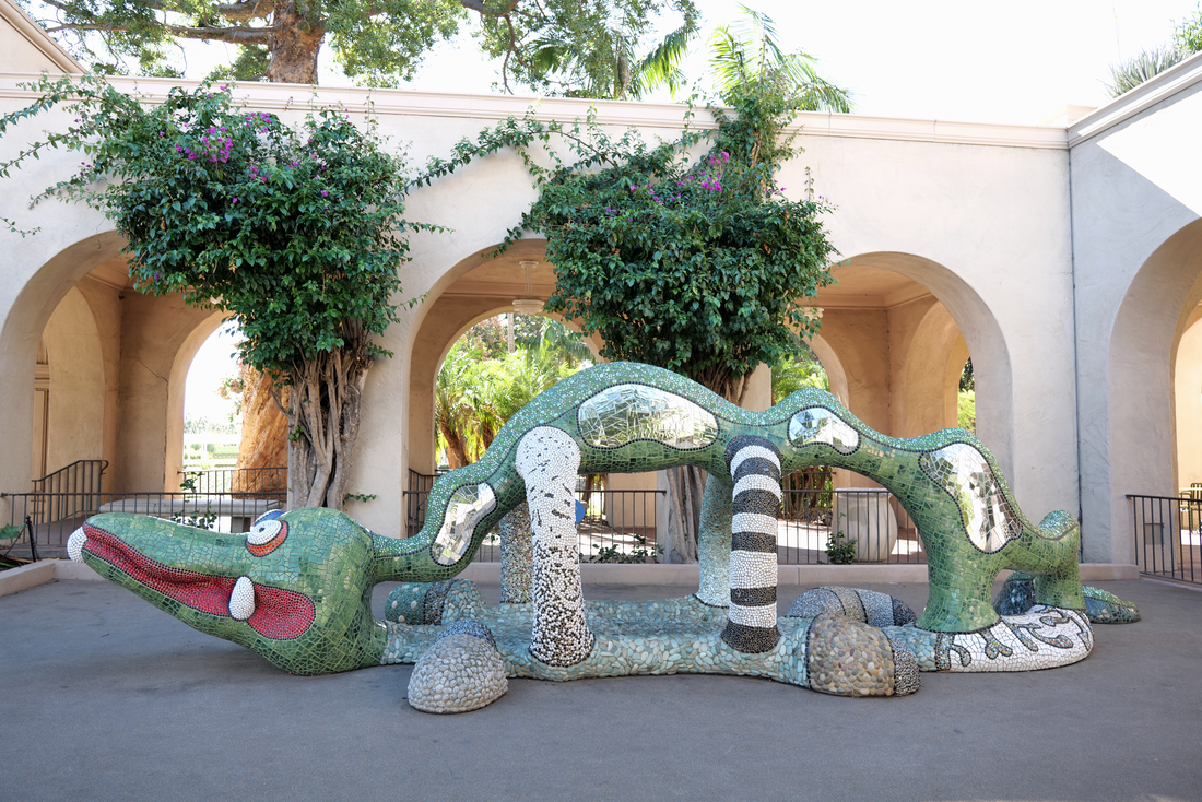 Picture of the Nikigator sculpture created by Niki de Saint Phalle.